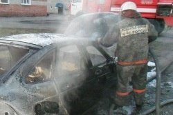 Спасатели МЧС России ликвидировали пожар в частном легковом автомобиле в Тисульском МО