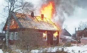 Спасатели МЧС России ликвидировали пожар в частном двухквартирном нежилом доме в Тисульском МО