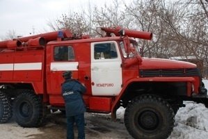 Спасатели МЧС России ликвидировали пожар в частном автомобиле в пгт. Тисуль